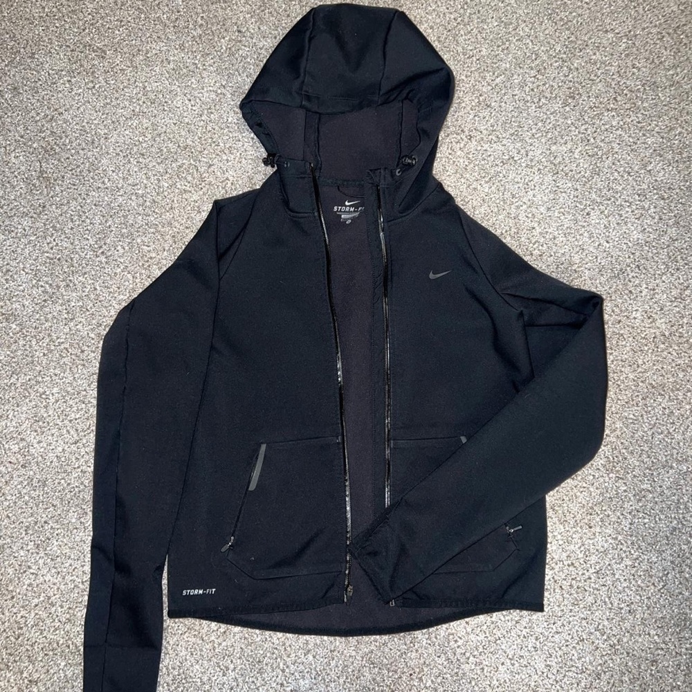 Nike storm fit jacket - perfect condition. Great for runs or athleisure wear